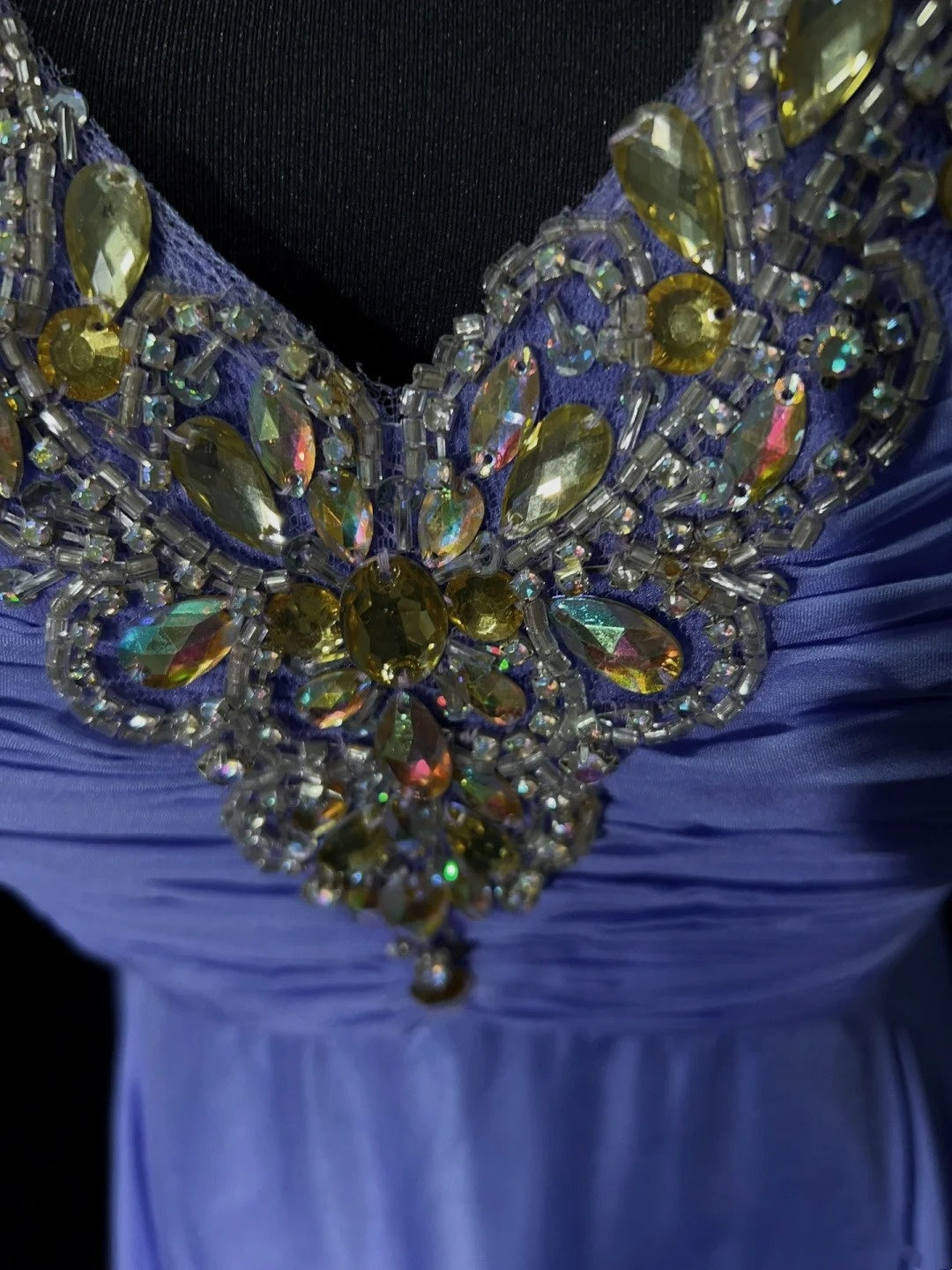 Elegante Ballkleider A-Linie Lavendel Chiffon V-Ausschnitt mit Perlenbesatz Lange formelle Abendgarderobe N3705