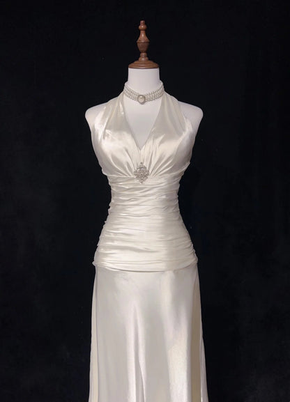 Robes de bal vintage Trapèze Col Haut Satin Blanc Avec Cape Plissée Robe de Soirée Longue Années 1960 N2604