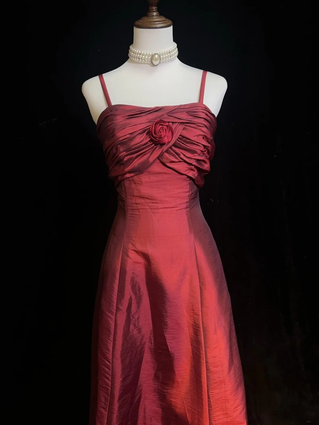Robes de bal élégantes coupe trapèze, bretelles spaghetti, taffetas bordeaux avec volants, sans manches, longue robe de soirée N2884