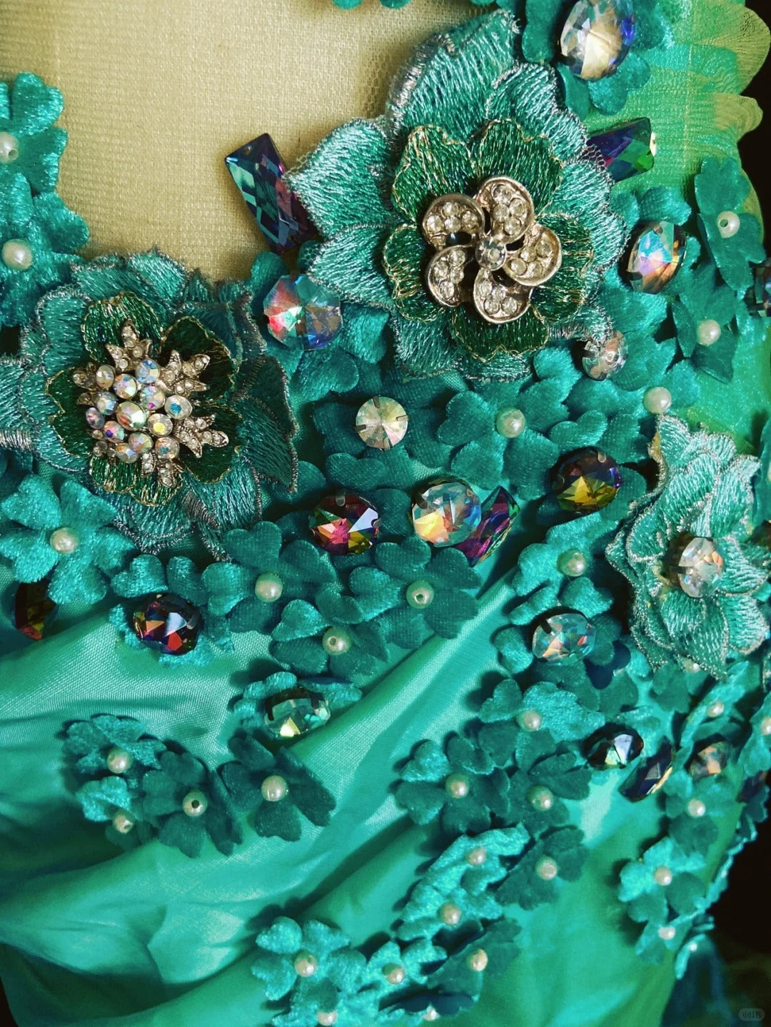 Elegante Abschlussballkleider Meerjungfrau Spaghettiträger Grüner Tüll mit Blumen Bodenlang Formelle Abendgarderobe N3490