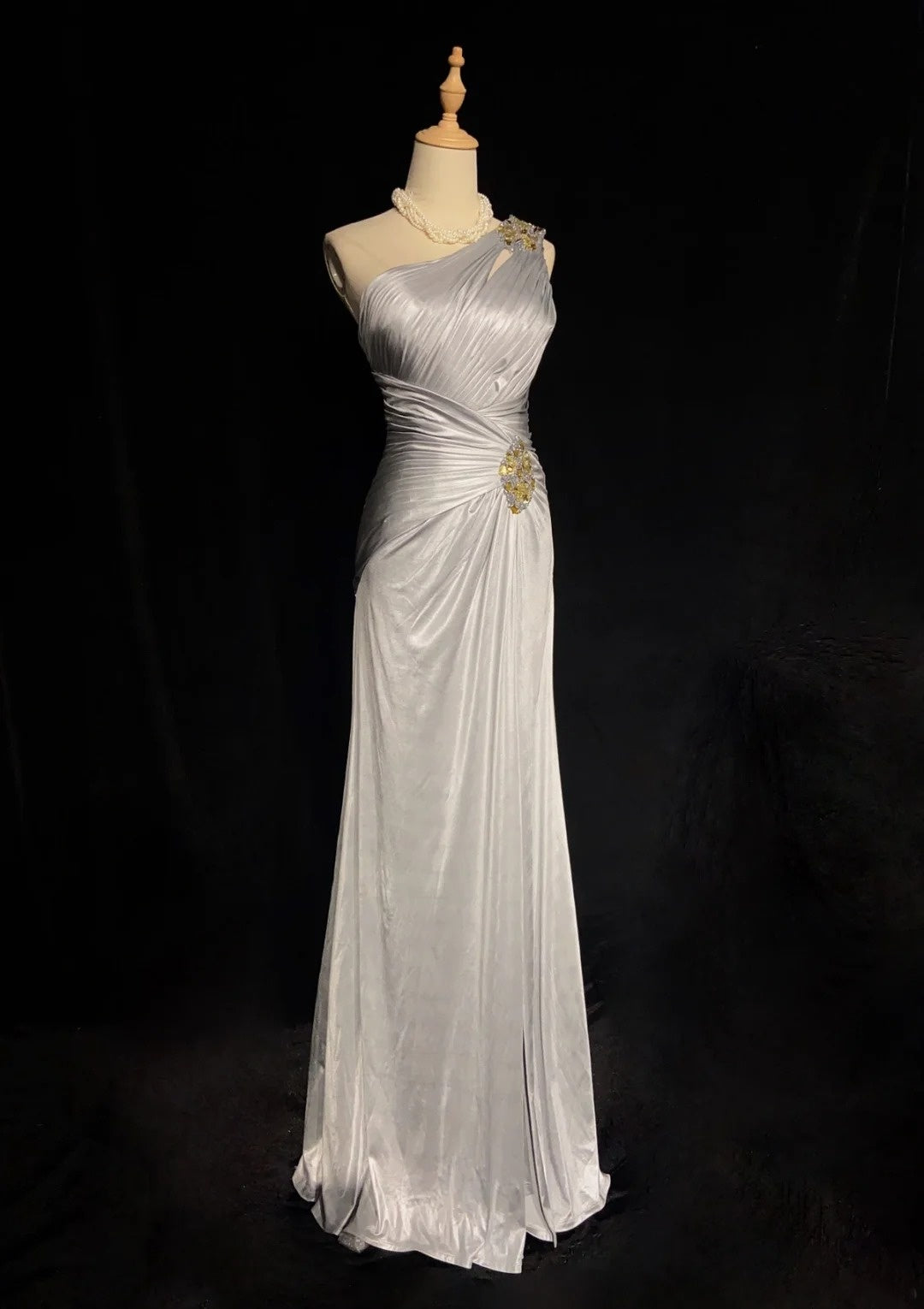 Wunderschöne Abschlussballkleider A-Linie One-Shoulder Silbergrau Lange Formelle Abendkleider N3663