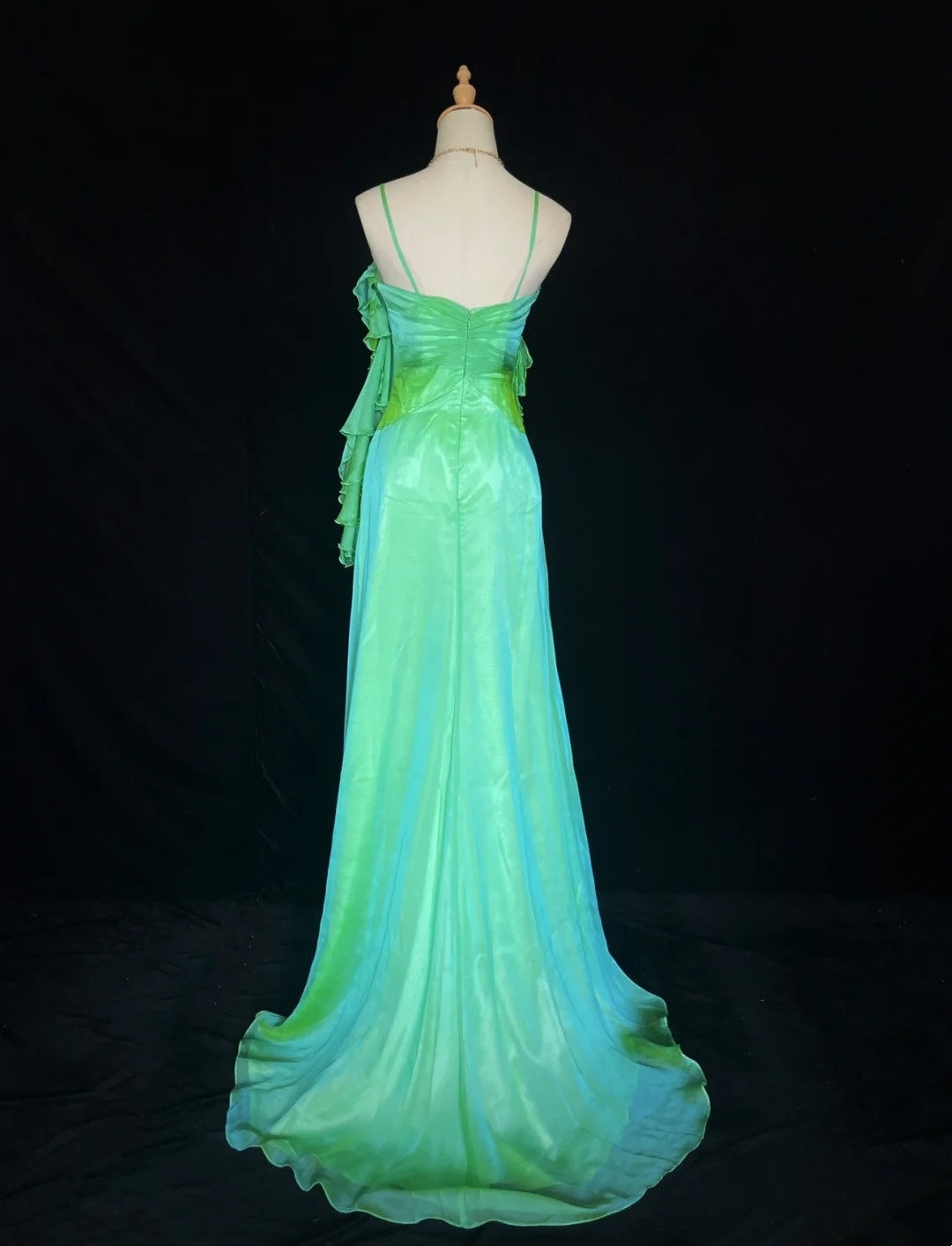 Schöne Ballkleider A-Linie Spaghettiträger Grün Chiffon mit Rüschen Lange Abendgarderobe N3331