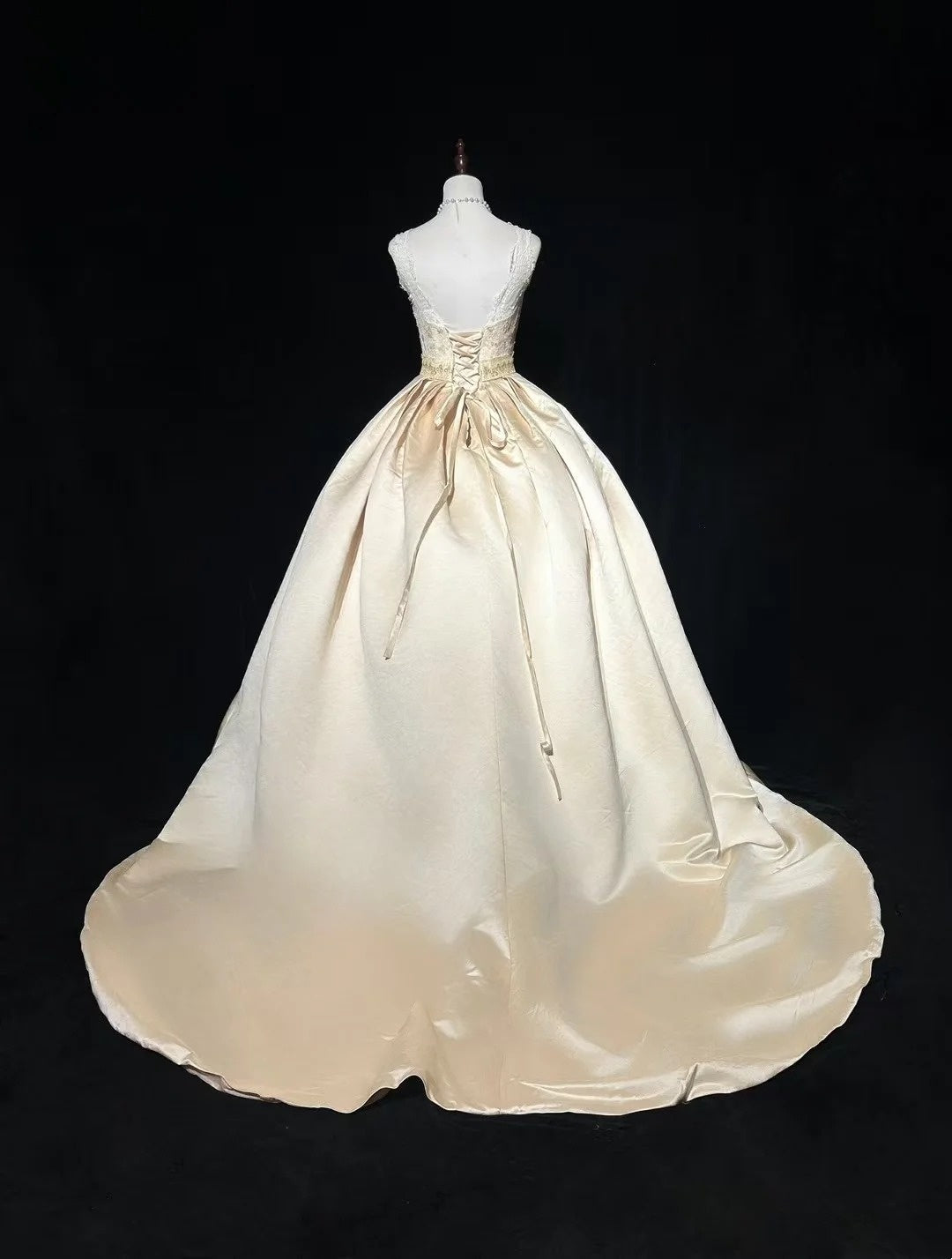 Zeitlose Hochzeitskleider Ballkleid Quadratischer Ausschnitt Champagner-Satin Mit Perlenbesetzter Spitze Lange Brautrobe N3435