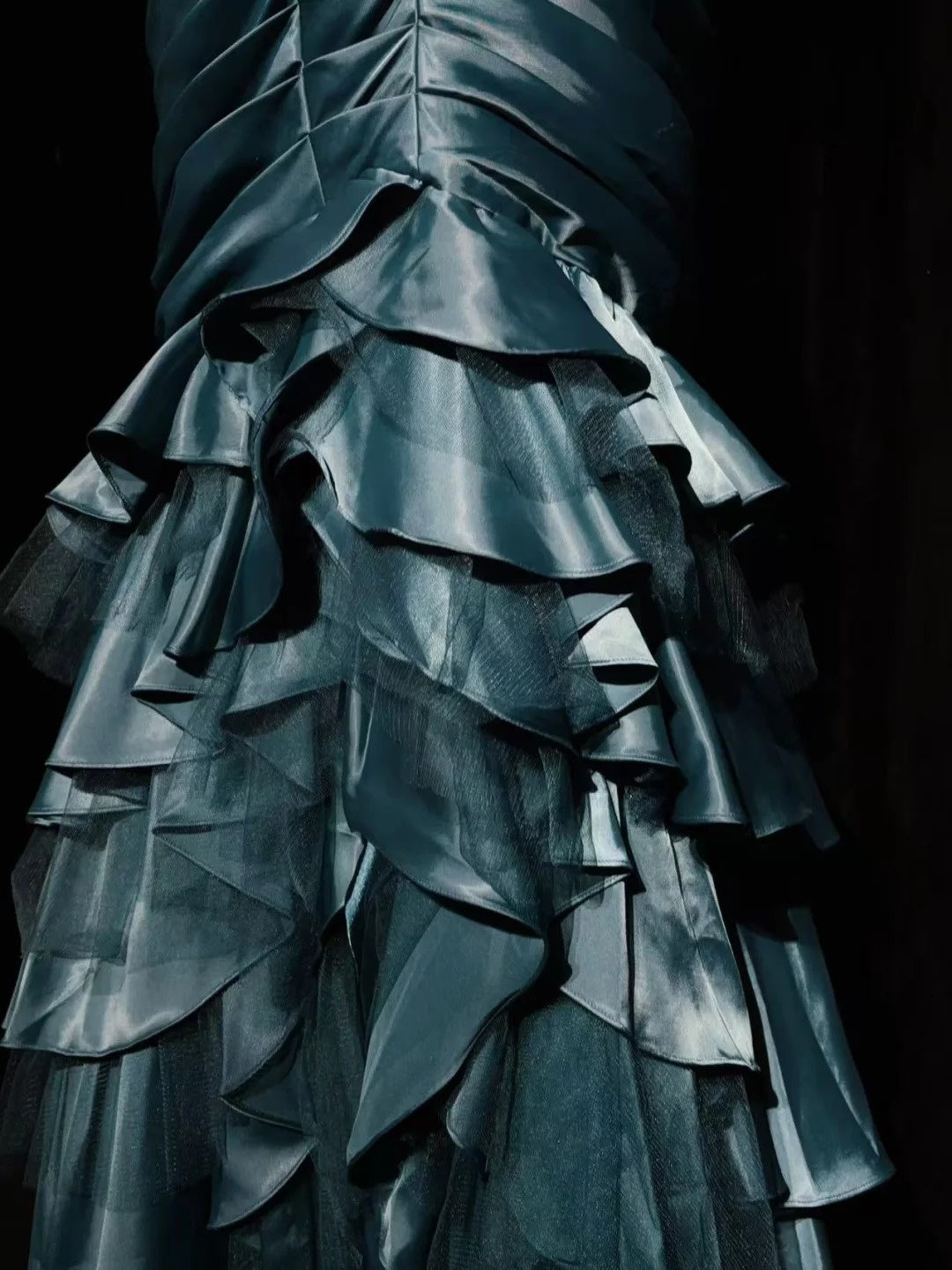 Vintage Meerjungfrau Ein Schulter Trägerlos Staubblau Satin mit Falten Ärmelloses Langes Abendkleid Ballkleid Geburtstag Abschlussballkleider N2442