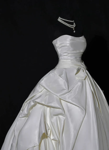 Luxuriöses Brautkleid, Ballkleid, trägerlos, elfenbeinfarben, ärmellos, figurbetont, AB2522
