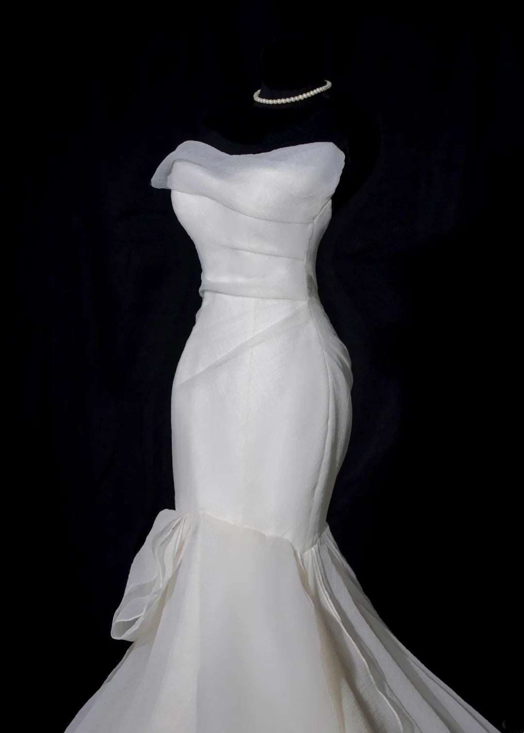 Robe de mariée sirène bustier ivoire sans manches, coupe ajustée AB2526