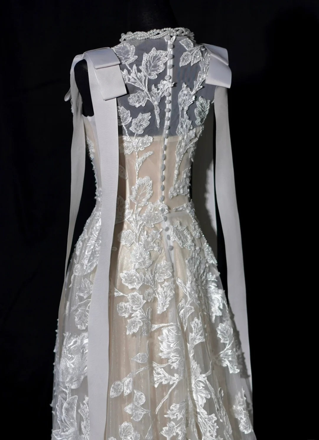 Luxuriöses Brautkleid im A-Linien-Schnitt mit Rundhalsausschnitt und Spitze, figurbetontes Brautkleid AB2520