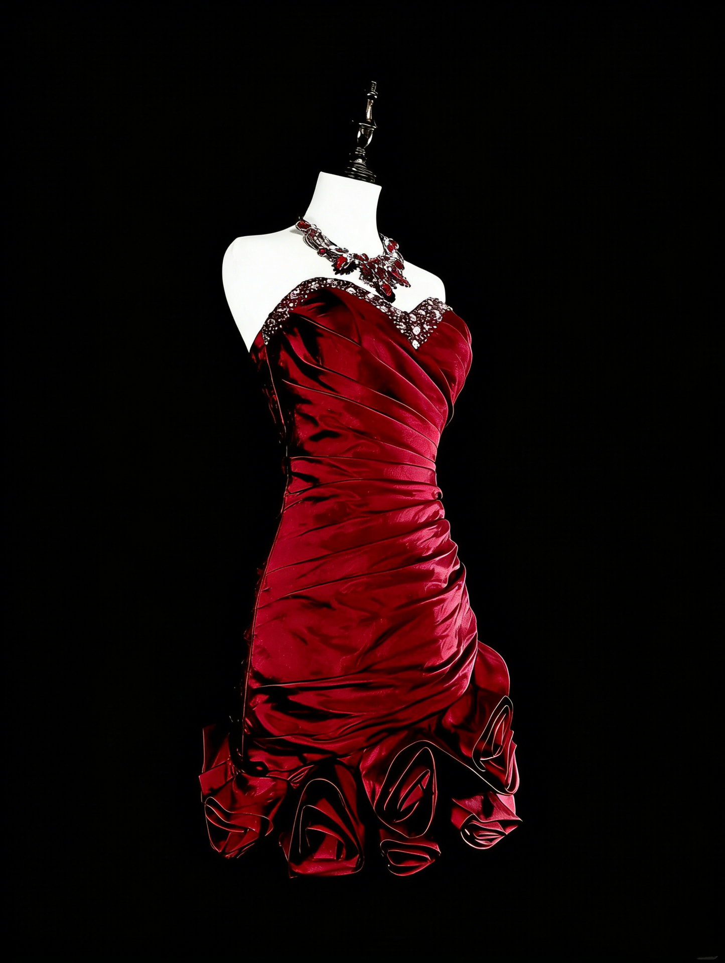 Jolies robes de bal courtes en satin bordeaux sans bretelles N2380