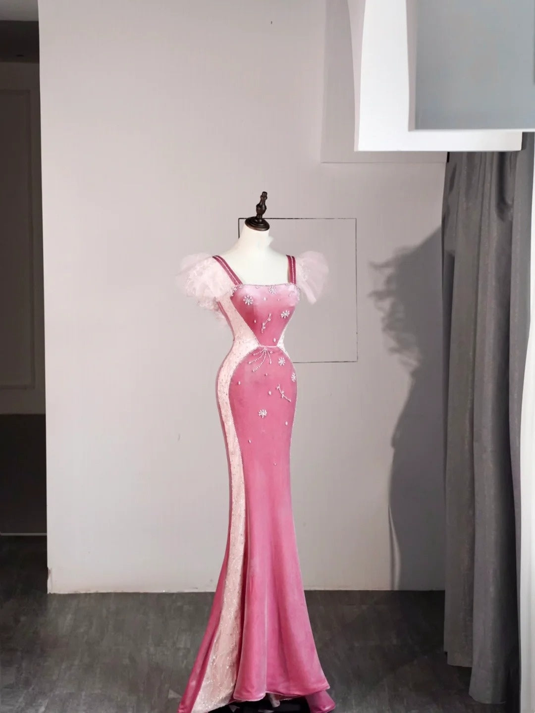 Robe de bal de fin d'année élégante, coupe sirène carrée, en velours rose sans manches, robe longue de cérémonie pour lycéenne N1277