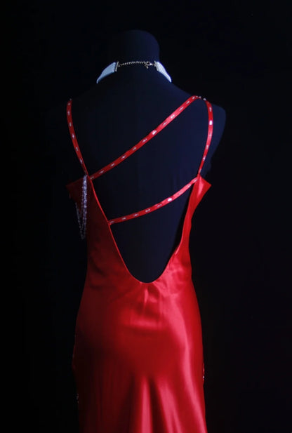 Robe de bal longue rétro sirène à fines bretelles en satin rouge, corsage perlé, inspiration années 90, tenue de soirée pour un 18e anniversaire, N491