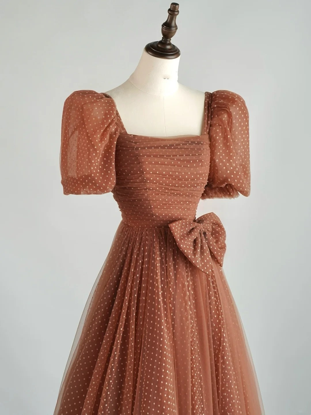 Robe de bal modeste en tulle à pois, col carré et coupe trapèze, inspiration robe de princesse N765