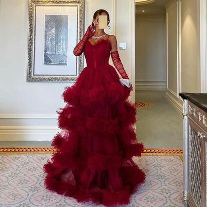 Robe de bal longue rouge à volants en tulle à plusieurs niveaux, décolleté en cœur, bretelles spaghetti, coupe trapèze, style arabe, AB1639
