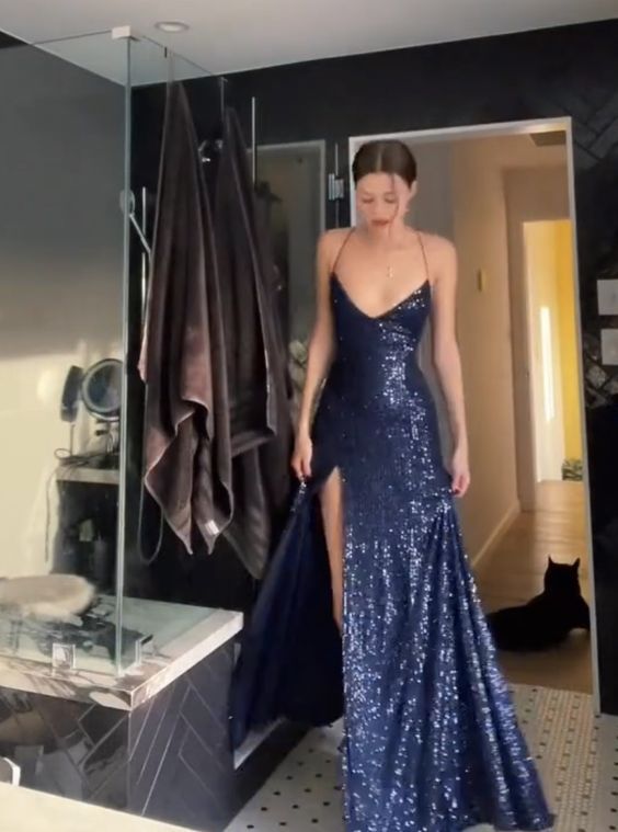 Robe de bal longue sirène sexy à fines bretelles noires et sequins, fendue et lacée, N404