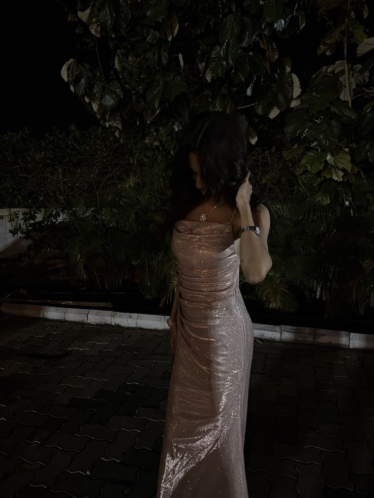 Robe de bal longue rose à fines bretelles et sequins plissés, style sirène, N412