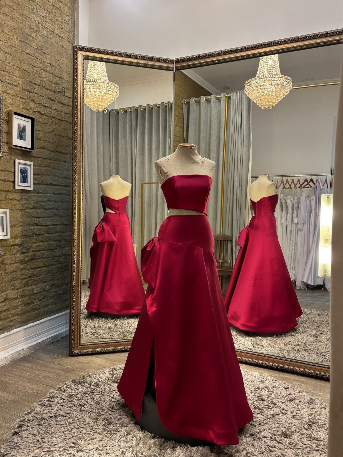 Robe de bal longue rouge satinée, sans bretelles, style sirène, idéale pour une soirée formelle ou un 20e anniversaire (N452)