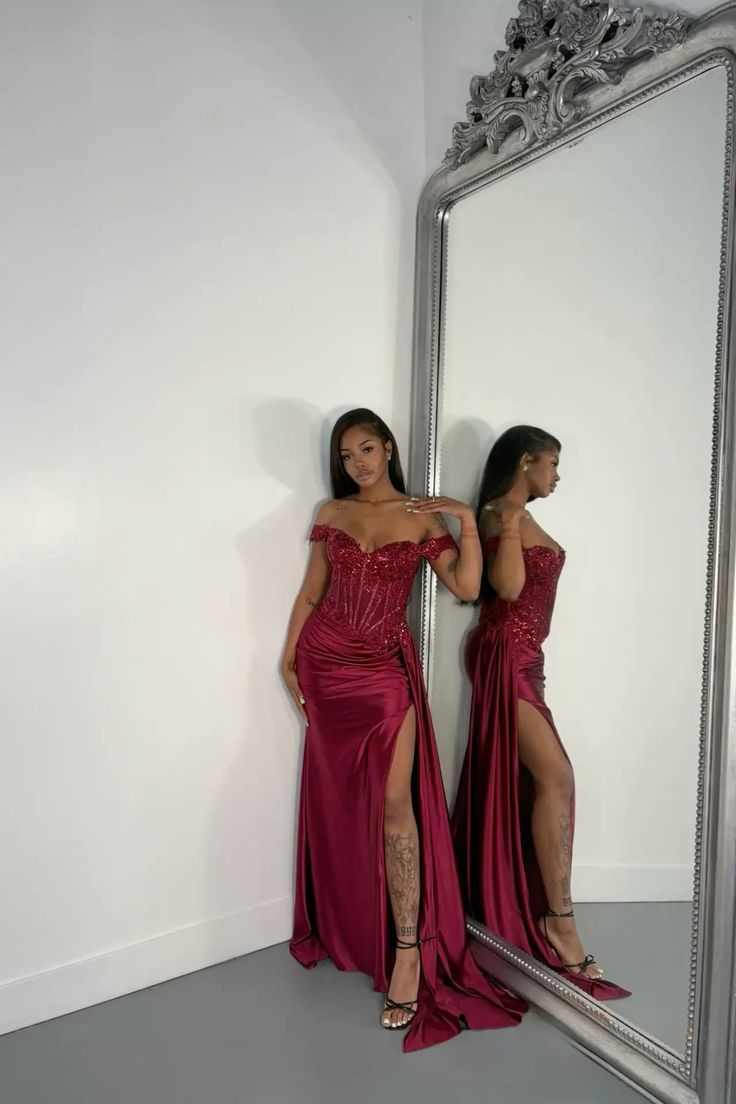 Robe de bal rétro épaules dénudées bordeaux en dentelle ornée de perles et plissée, robe de soirée longue AB332