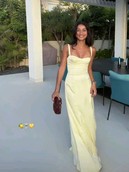 Robe de bal longue jaune satinée à fines bretelles et coupe trapèze, idéale pour une soirée formelle ou un 20e anniversaire (N457)