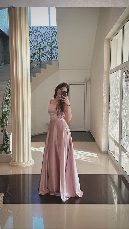 Robe de bal longue rose satinée à fines bretelles et coupe trapèze, idéale pour une soirée formelle ou un 20e anniversaire (N460)