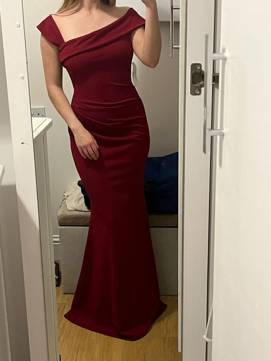 Magnifique robe de soirée sirène bordeaux à volants et plis, idéale pour les bals de fin d'année (N712)