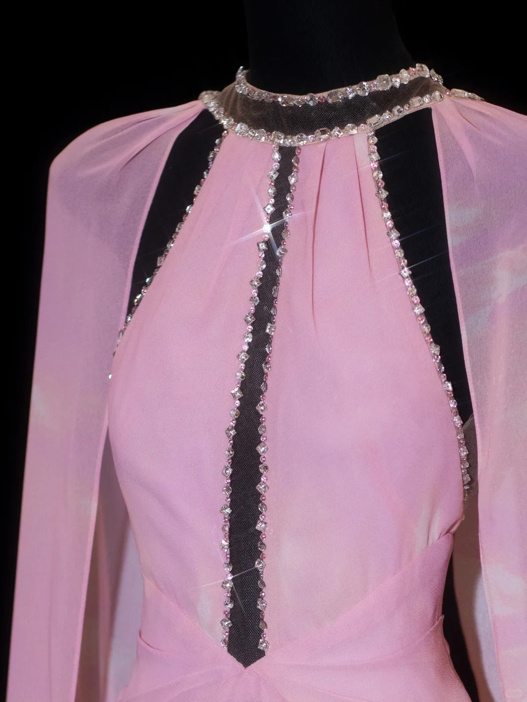 Élégante Robe de Bal Longue Formelle en Chiffon Rose Col Montant Coupe Trapèze Dos Nu pour 18ème Anniversaire N4179