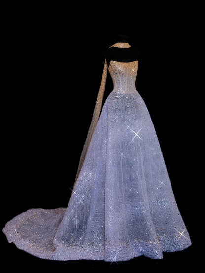 Funkelndes, trägerloses Ballkleid mit lila Schal und goldenen Perlen – Inspiration für formelle Partykleider und lange Abiballkleider N143