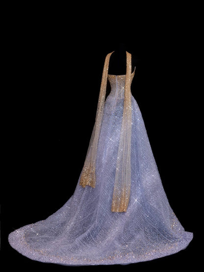 Funkelndes, trägerloses Ballkleid mit lila Schal und goldenen Perlen – Inspiration für formelle Partykleider und lange Abiballkleider N143