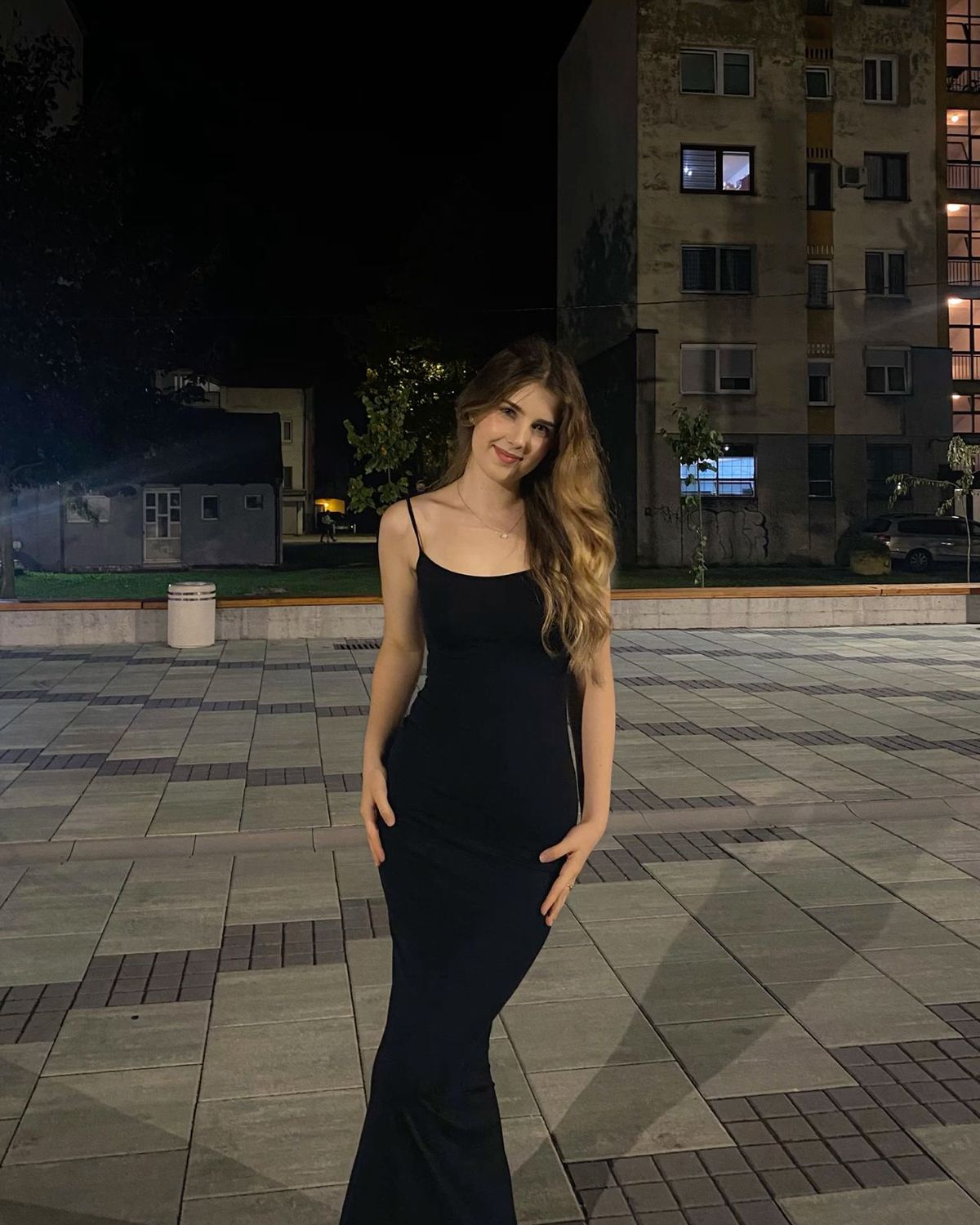 Sexy Meerjungfrauen-Abendkleid mit Spaghettiträgern aus schwarzem Satin, trendiges Partykleid für Damen AB1525