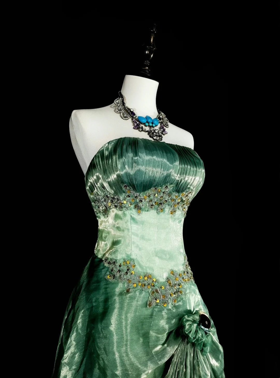 Vintage A-Linien-Abendkleid, trägerlos, salbeigrün, 70er Jahre, Organza, langes Abendkleid, N1835
