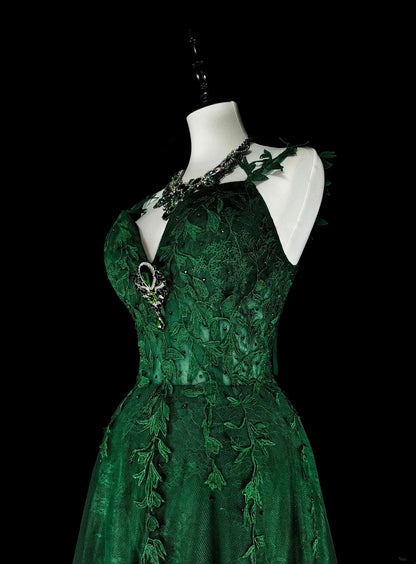 Robe de bal longue N1847, coupe trapèze, bretelles spaghetti, tulle vert foncé orné d'appliqués