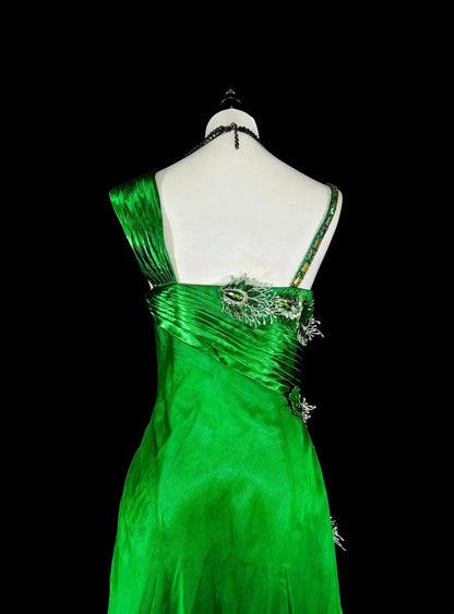 Robe de bal longue verte vintage années 70, coupe trapèze, bretelles, plissée et ornée de perles, référence N1840