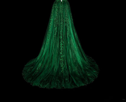 Robe de bal longue N1847, coupe trapèze, bretelles spaghetti, tulle vert foncé orné d'appliqués
