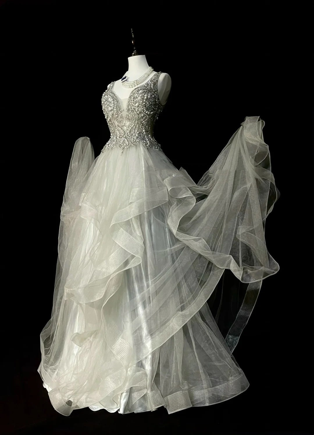 Vintage Ballkleid mit V-Ausschnitt, silberner Tüll mit Perlenbesatz, Abschlussballkleid, Sweet 16 Kleid, Quinceañera Kleid, lang, 15 Vestidos De Fiesta N1439