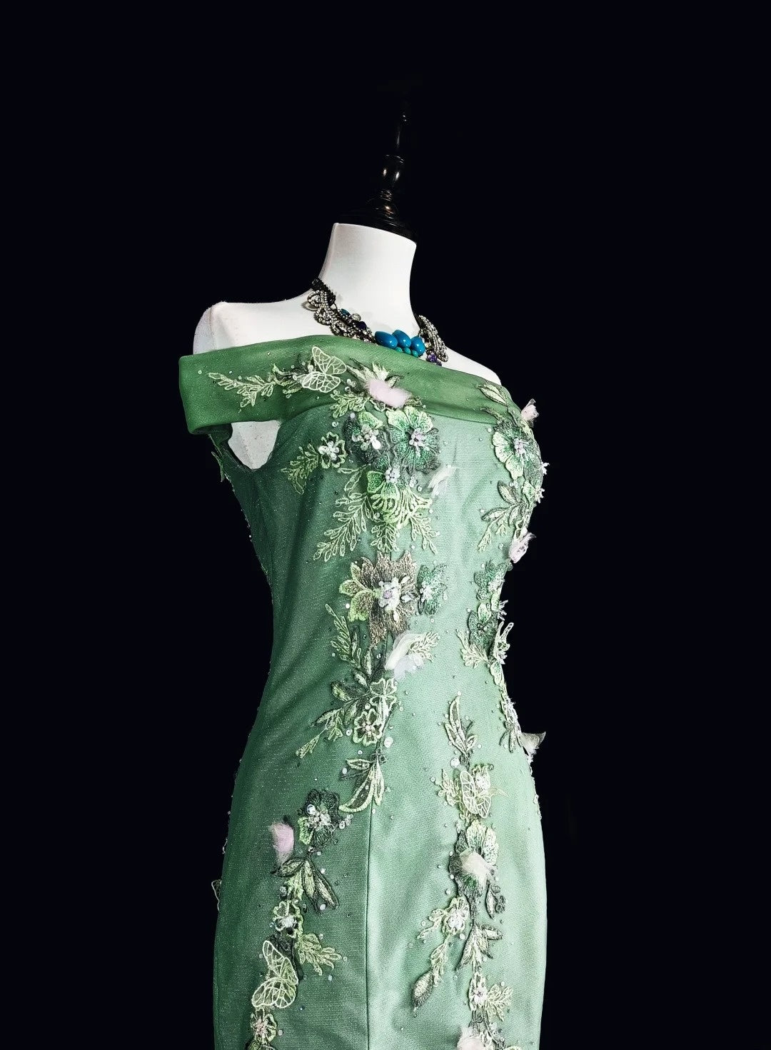 Robe de bal longue vintage sirène vert sauge à épaules dénudées, en dentelle, années 70, référence N1836