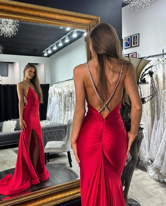 Robe de soirée sirène rouge dos nu à fines bretelles, style modeste, idéale pour les bals de fin d'année et les remises de diplômes (N1121)