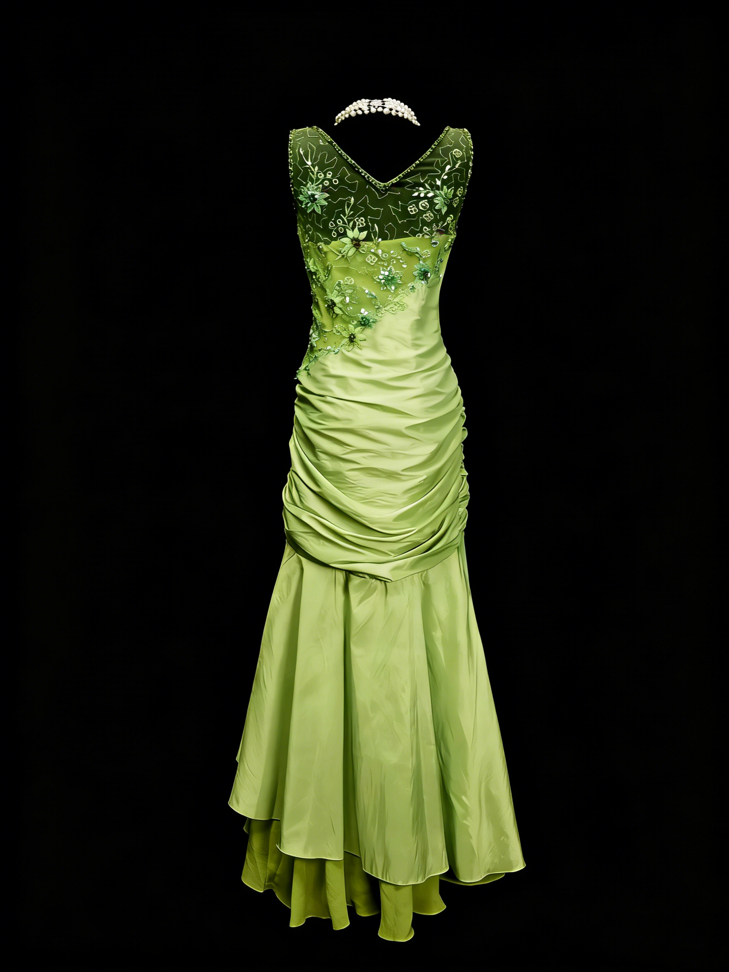 Robe de bal longue sirène vintage années 90 en satin vert bourgeon ornée de perles, col en V, référence N1385