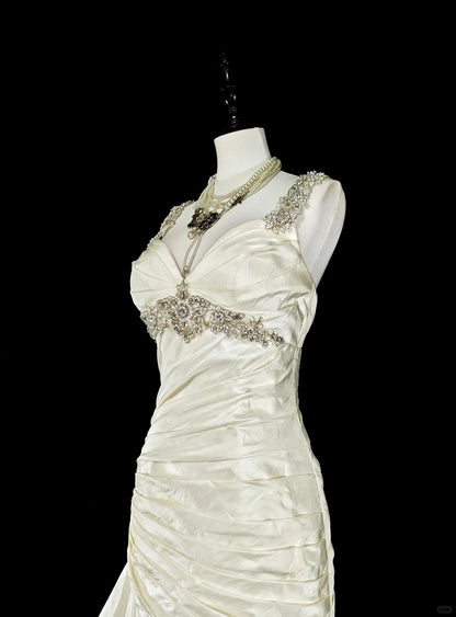 Unique Wedding Dresses Mermaid Sweetheart Satin Ruffled Sleeveless Ivory Long Brides Dress N3519