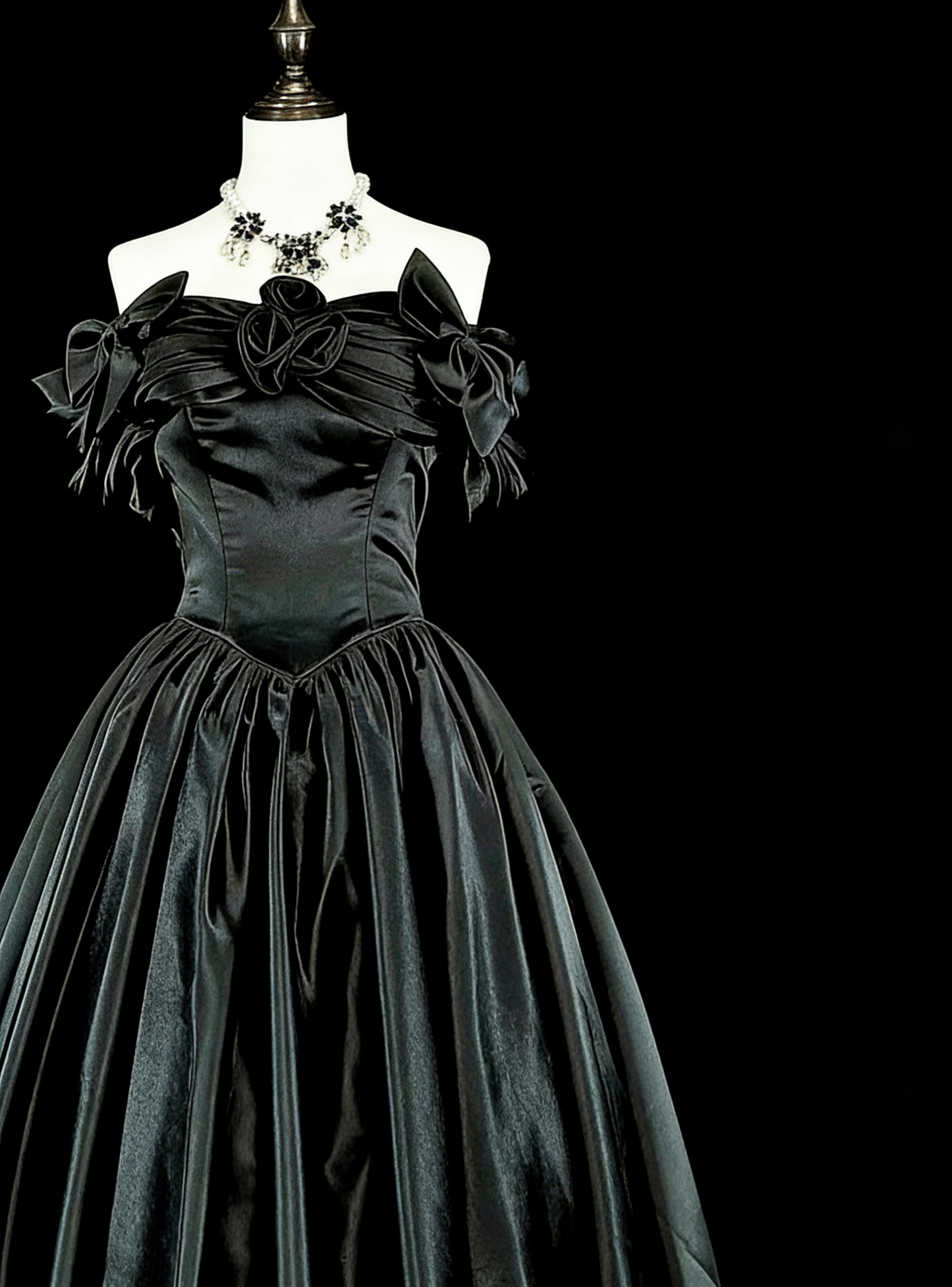 Bescheidene Ballkleider für den Abschlussball, schulterfrei, aus schwarzem Satin, langes Abendkleid, Quinceanera-Kleid N3073