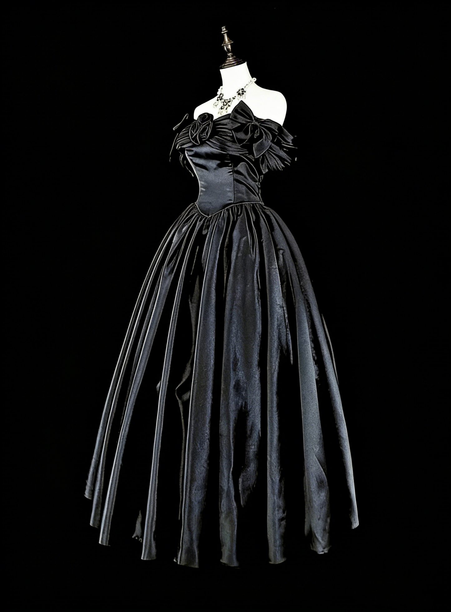 Bescheidene Ballkleider für den Abschlussball, schulterfrei, aus schwarzem Satin, langes Abendkleid, Quinceanera-Kleid N3073