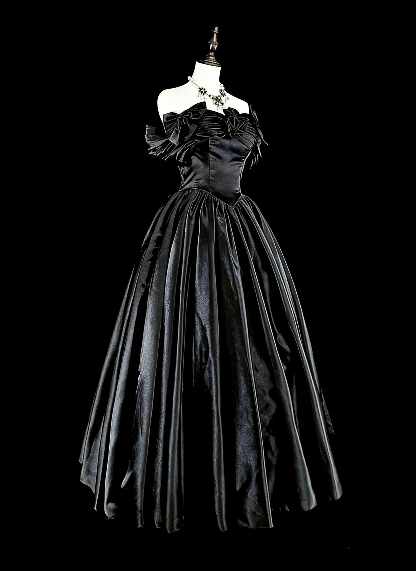 Bescheidene Ballkleider für den Abschlussball, schulterfrei, aus schwarzem Satin, langes Abendkleid, Quinceanera-Kleid N3073