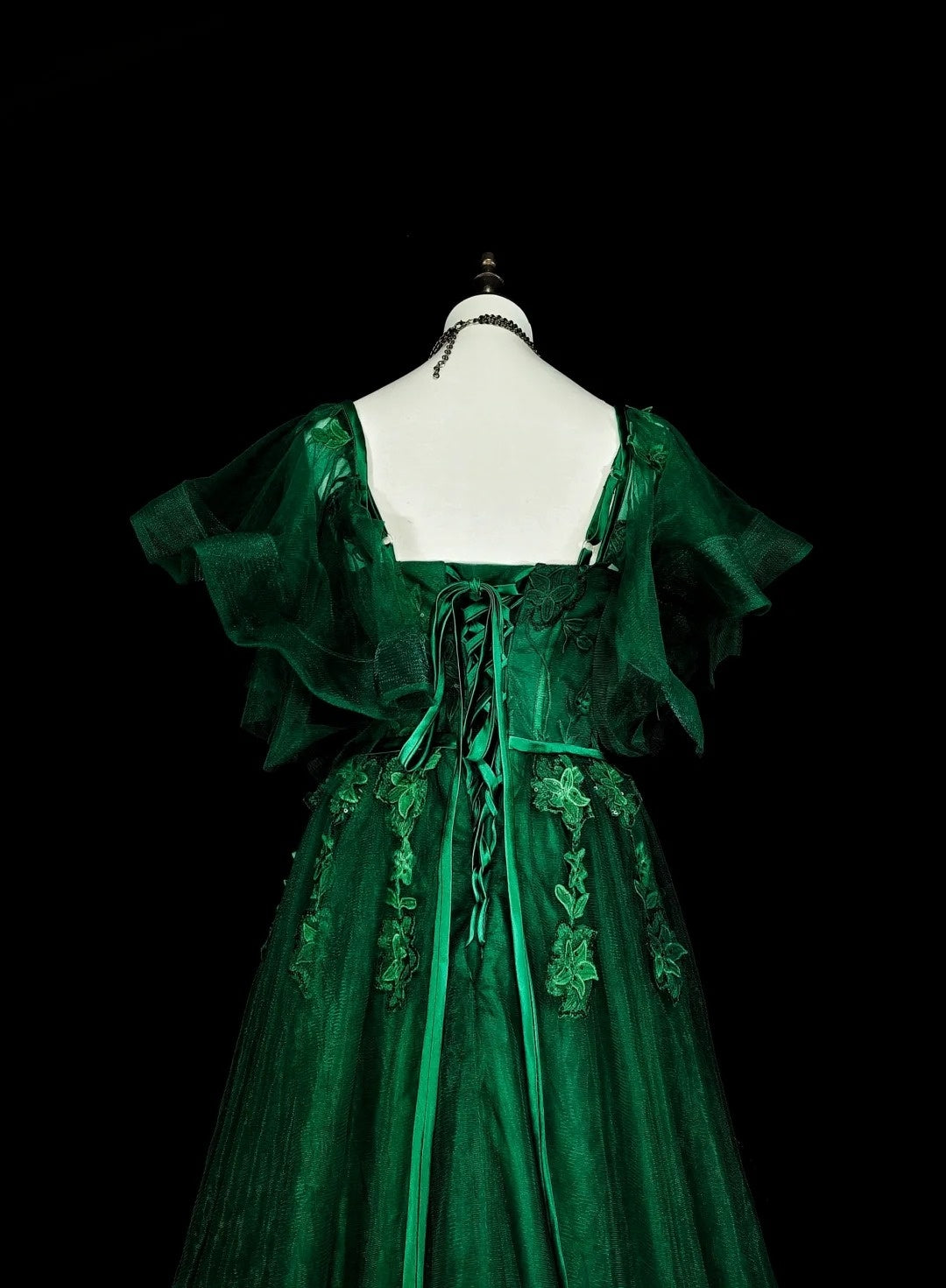 Robe de bal longue vintage vert foncé à bretelles spaghetti et dentelle perlée, coupe trapèze, référence N1827