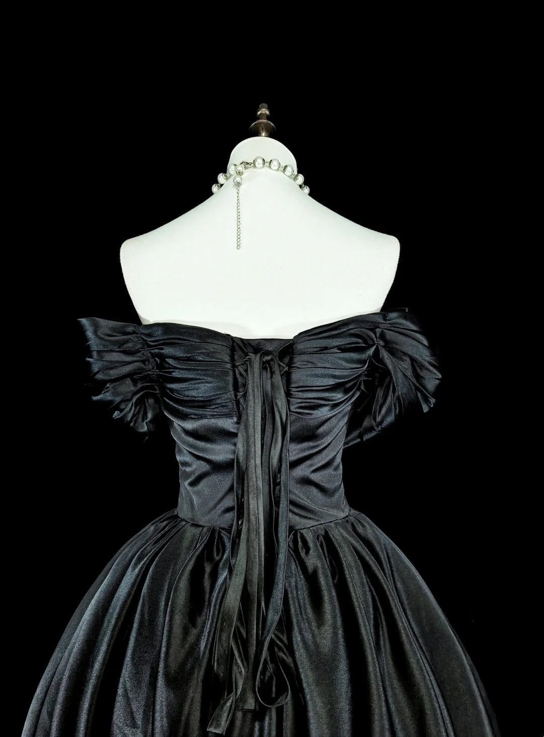 Bescheidene Ballkleider für den Abschlussball, schulterfrei, aus schwarzem Satin, langes Abendkleid, Quinceanera-Kleid N3073