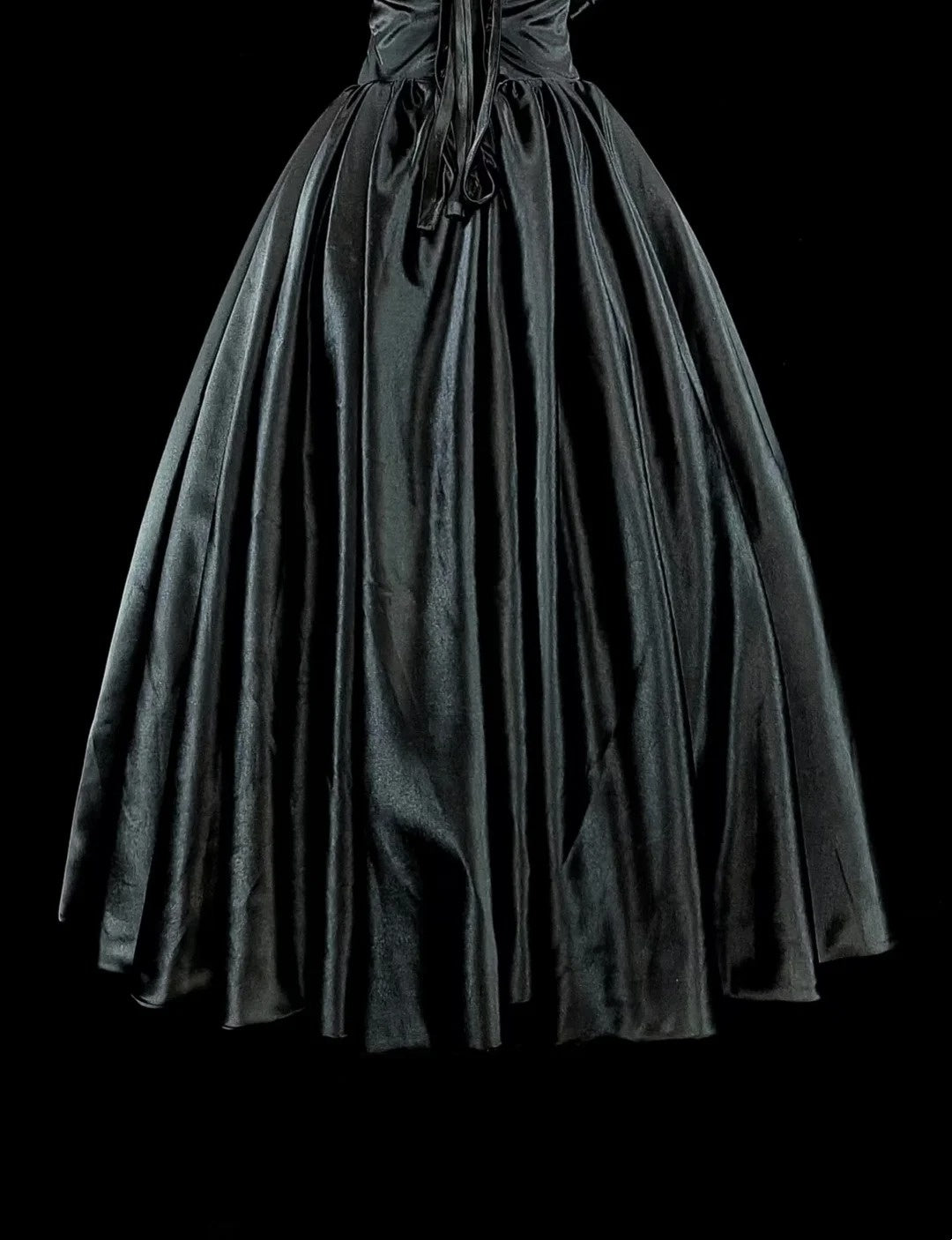 Bescheidene Ballkleider für den Abschlussball, schulterfrei, aus schwarzem Satin, langes Abendkleid, Quinceanera-Kleid N3073