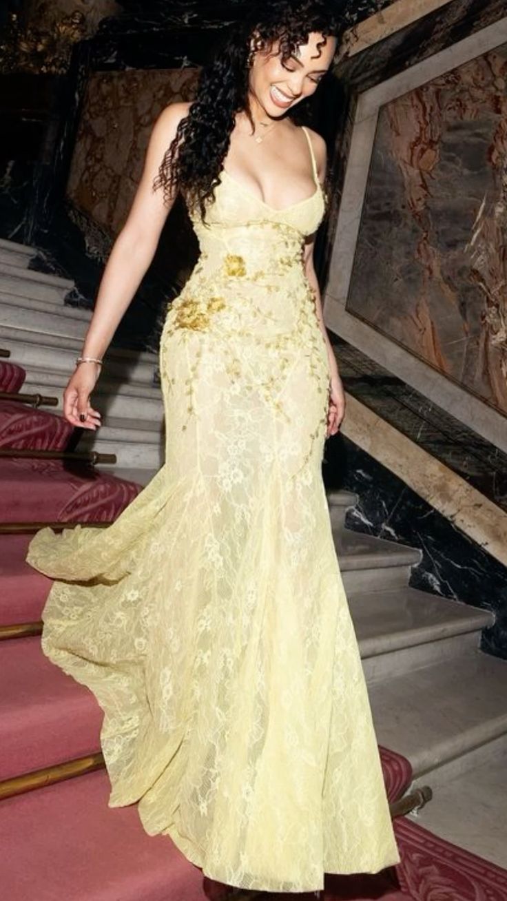 Elegantes Meerjungfrauen-Abendkleid mit Spaghettiträgern aus gelber Spitze für Damen, langes formelles Ballkleid, 18. Geburtstagskleid AB1257
