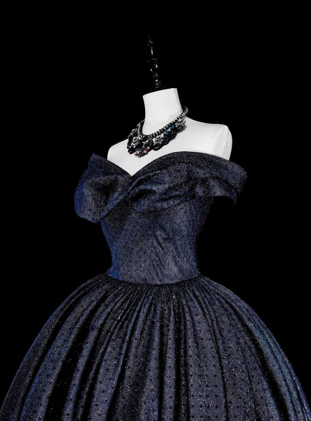 Bescheidene Ballkleider für den Abschlussball in Marineblau Tüll schulterfrei Kleid für Sweet 16 Formelle Abendkleider N3516