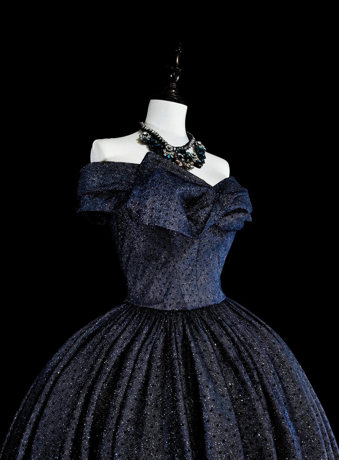 Bescheidene Ballkleider für den Abschlussball in Marineblau Tüll schulterfrei Kleid für Sweet 16 Formelle Abendkleider N3516