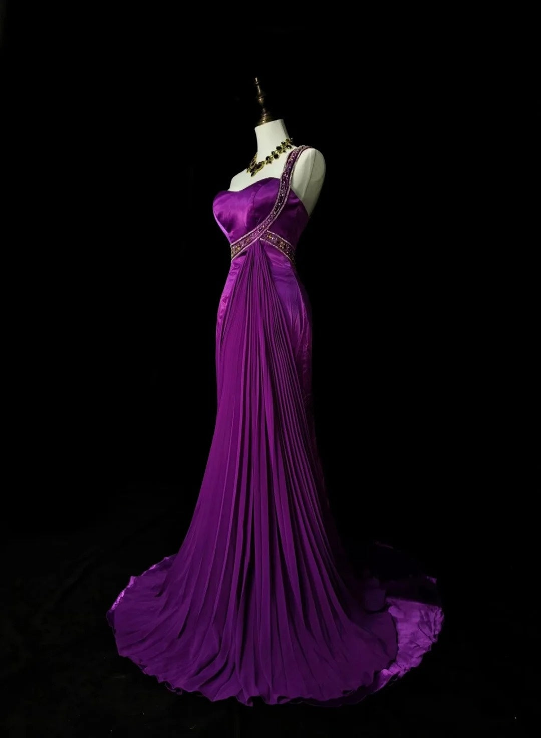 Vintage Meerjungfrauen-Abendkleid aus weinrotem Satin mit Perlenstickerei, One-Shoulder-Schnitt, langes formelles Abendkleid, 2000er Jahre, N1361