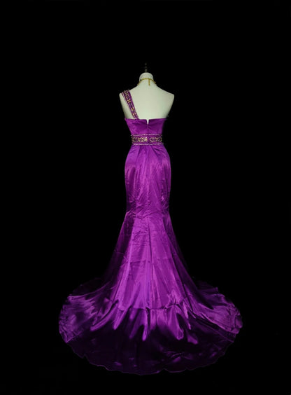 Vintage Meerjungfrauen-Abendkleid aus weinrotem Satin mit Perlenstickerei, One-Shoulder-Schnitt, langes formelles Abendkleid, 2000er Jahre, N1361