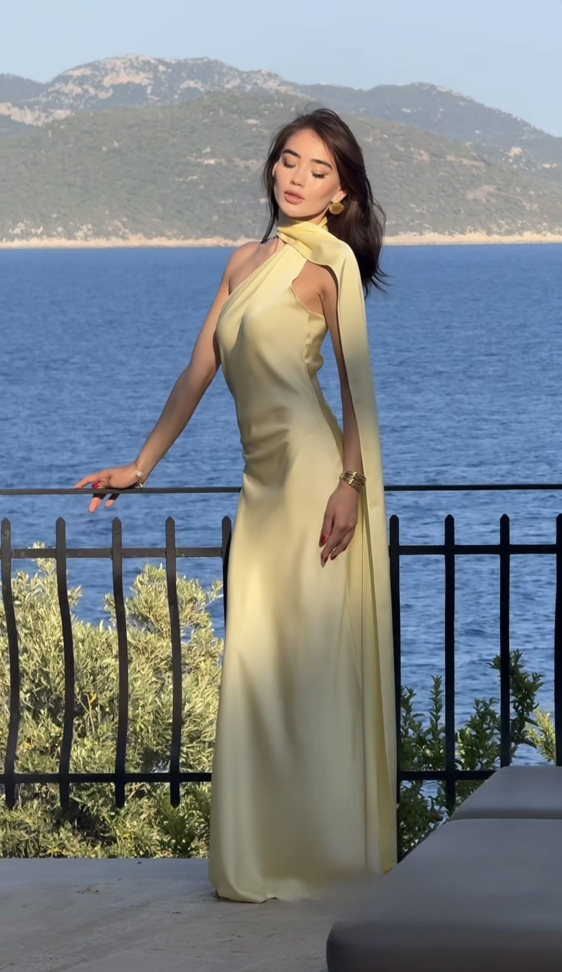 Bescheidene Meerjungfrau hochgeschlossenes gelbes Satinkleid, langes Abendkleid für Frühling, Sommer, Strand, formelle Anlässe, Hochzeitsgäste, Kleider N2776