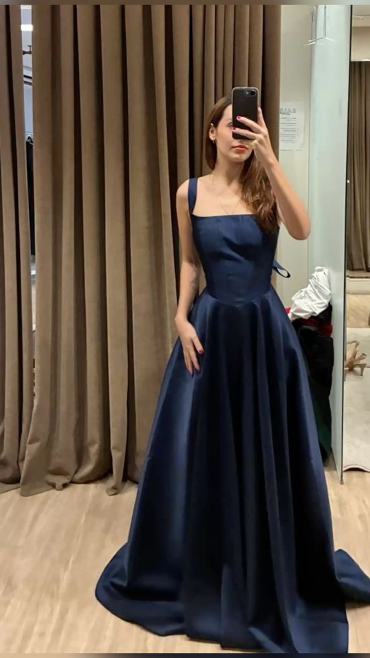 Robe de bal longue intemporelle en satin bleu marine, coupe trapèze, col carré, AB180
