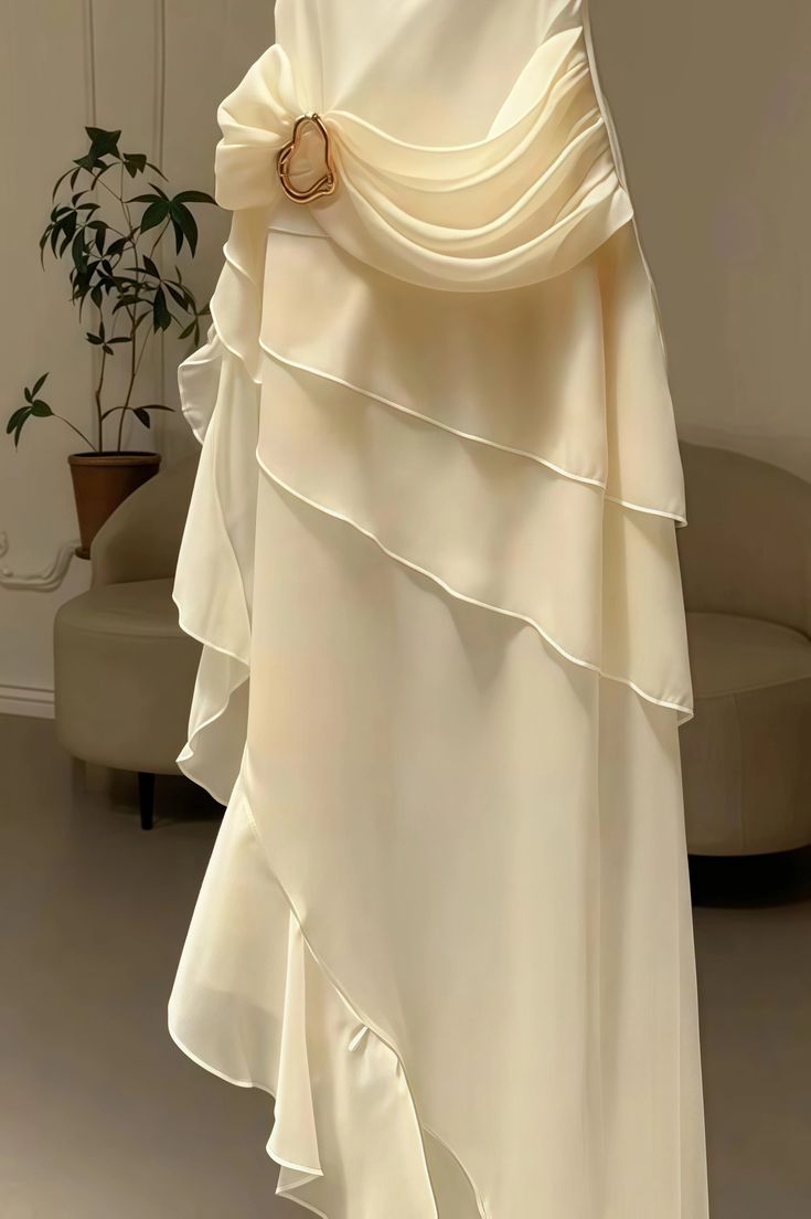 Robe de soirée sirène modeste à fines bretelles en mousseline ivoire plissée AB143
